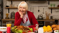 Dietetycy: 11 produktów, które osoby po 55. roku życia powinny jeść obowiązkowo