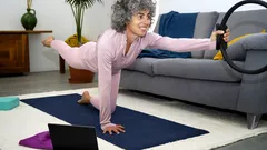 5 idealnych ćwiczeń dla osób po 50. roku życia: wystarczy tylko 10 minut dziennie