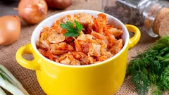 Jak dusić kapustę bez wysiłku: 3 pyszne przepisy krok po kroku