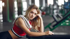 Niedźwiedzi chód: jak proste ćwiczenie zmienia sylwetkę i spala kalorie