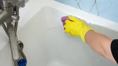 Wanna będzie lśnić jak nowa: szybki i bezpieczny sposób na czyszczenie